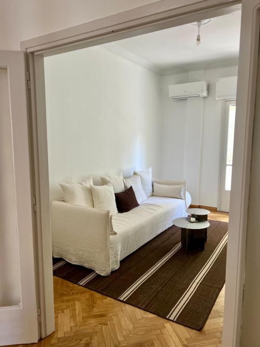 STUDIO MERAKI - Stylish Apartment with Balcony near Kipseli