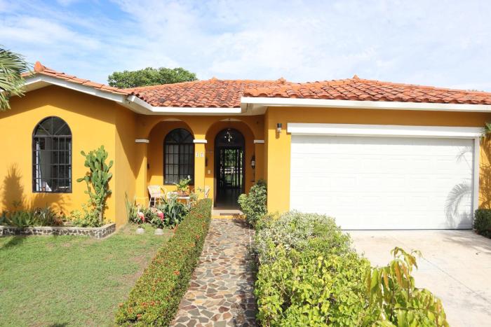Tamarindo Village