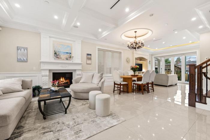 Rare Find Luxury Home Near Beaches with AC and Theatre Room