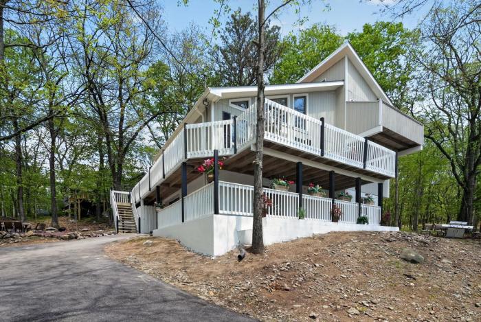 Pocono Sanctuary 10 Min to Falls Family Escape home