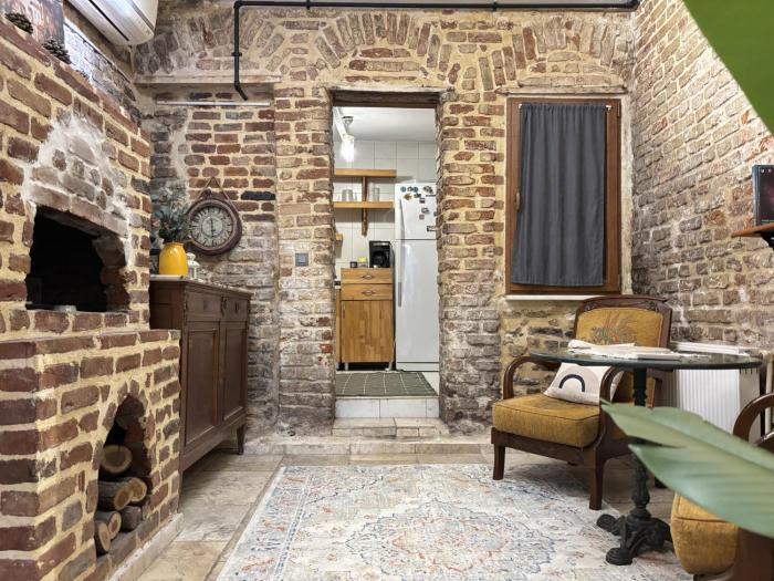 Unique 5BR Art House in Balat w Garden