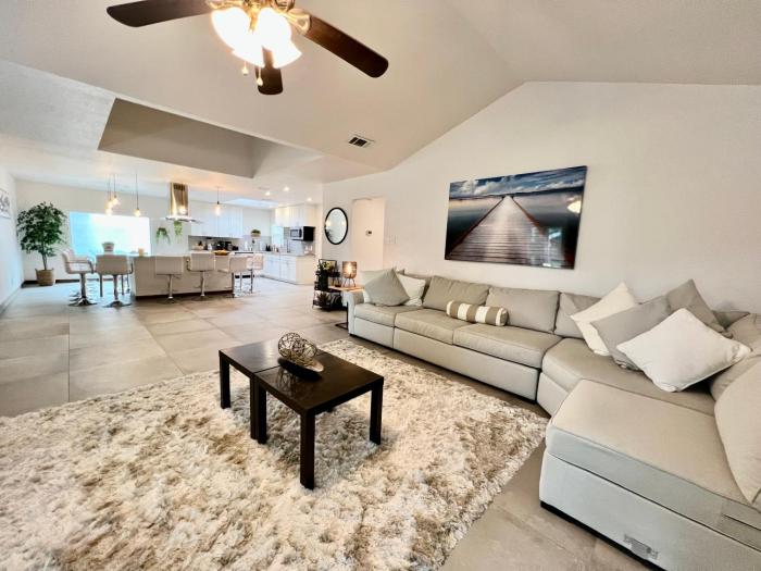 Exceptional Family Home for 7 in San Antonio