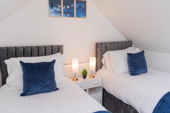 Comfortable 3-Bed Home - Free Parking - M6 Access