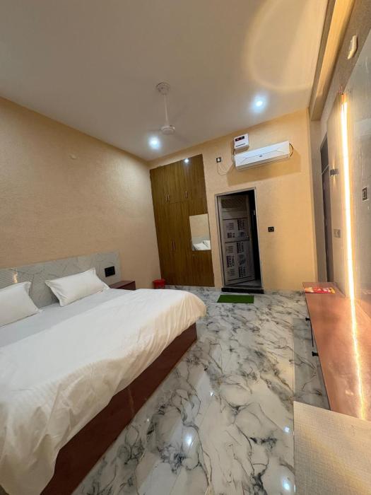 Hotel Keshav Palace