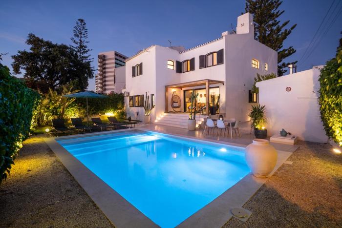 Exclusive Oasis - Quiet Luxury Villa near Albufeira Strip and Oura Beach