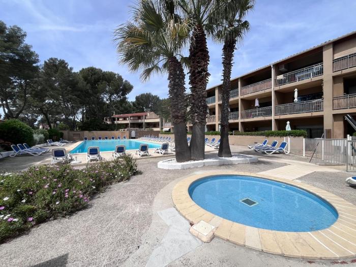 Le Marina 5 & Beach and Pool