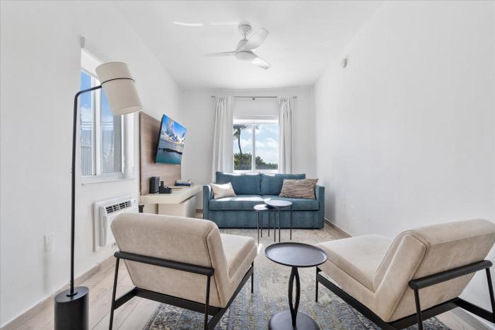 Beautiful Miami Beach Condo new furnishings and upgrades