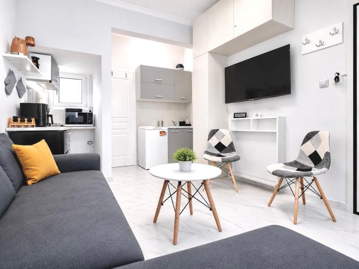 Athens Explorer Studio Near Transit by ΜPS