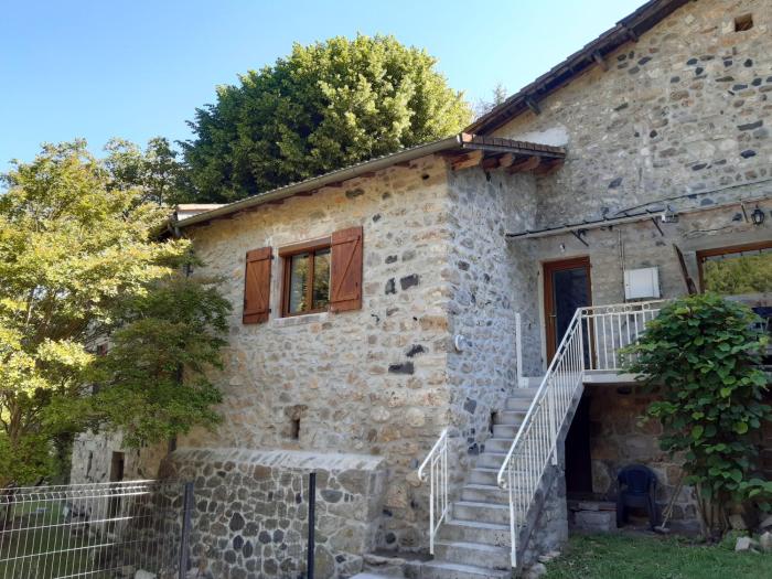 Maison de village au calme près de la rivière