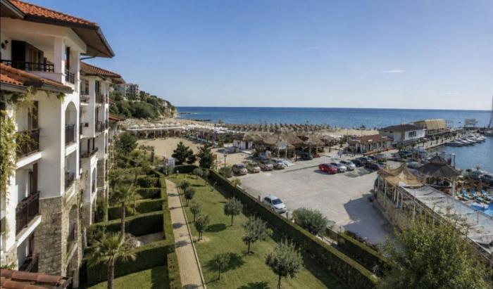 Beachfront Apartment with Garden at Venid Sandy Beach - Apartment Marina Dinevi View