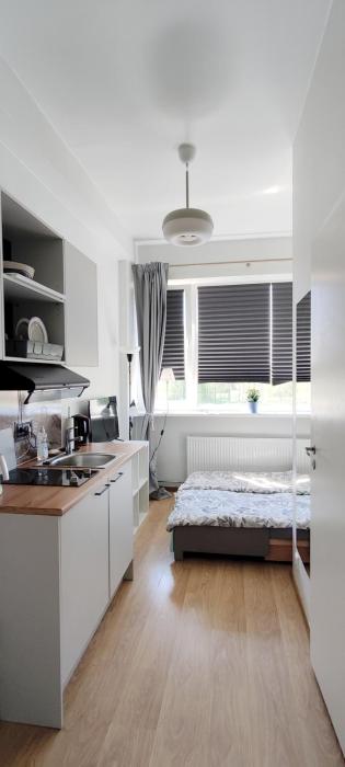 A small cozy nest with free parking!