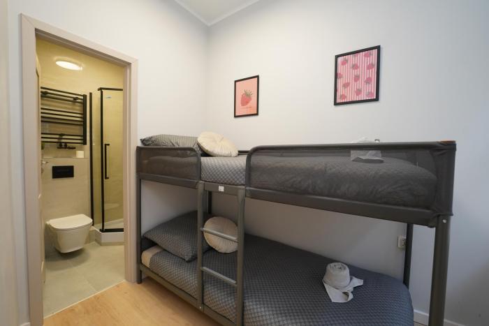 MMRent Raspberry Room