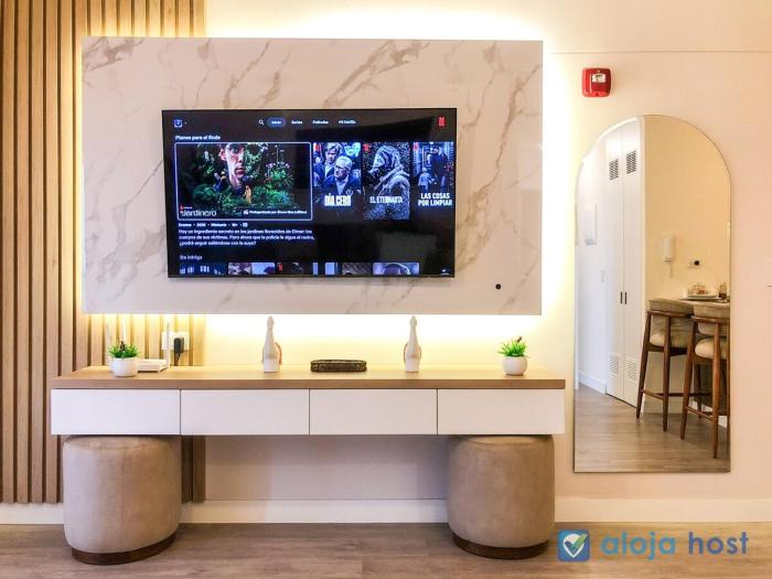 Cozy 1BR Apt with LED Lights - Perfect for Couples