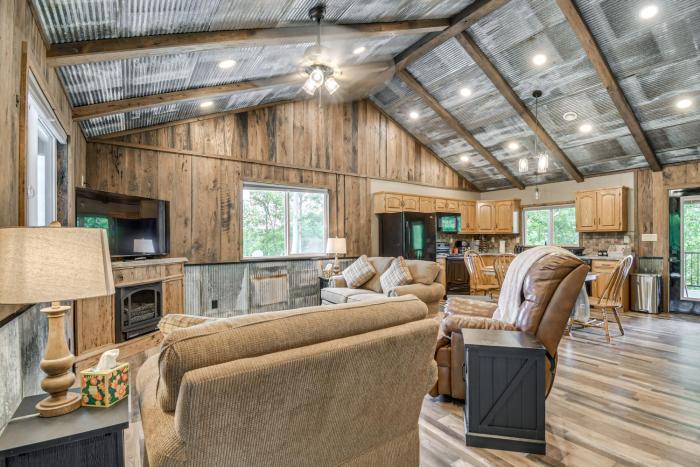 Sunset Climb & Hike: Red River Gorge Cabin w Deck