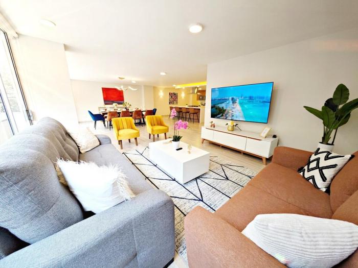 Leonora 3 MaiaHome Luxury Apt 4 Beds 4 Baths Steps from Masaryk