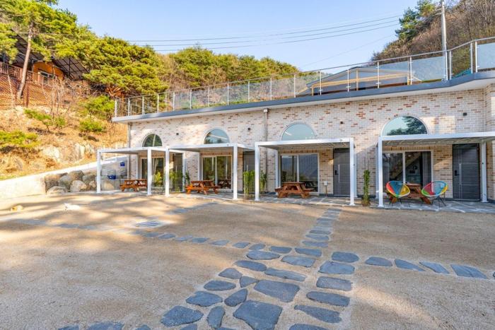 Cheolwon Sansoksok Healing Stay