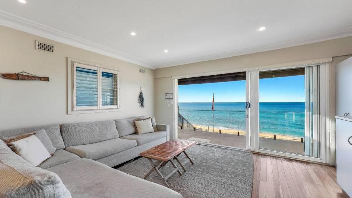 On The Beach #13 Beachfront, Ocean Views Accom Holidays