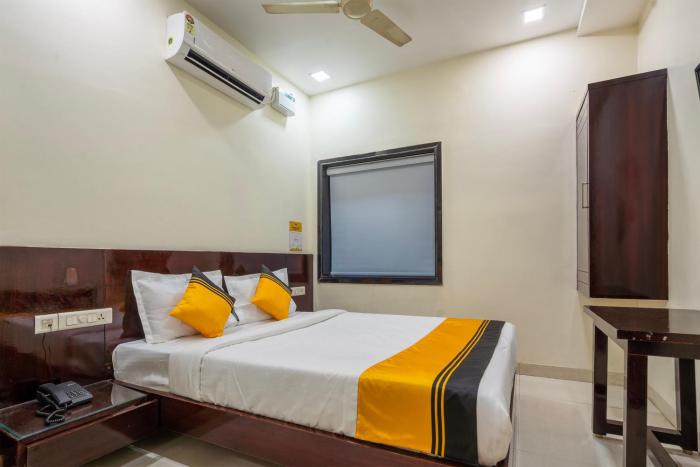 Itsy Hotels M Near Pandit Nehru Bus Stand & Varadhi Junction