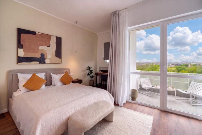 Stunning 2BR - Panoramic Views of Cismigiu Gardens