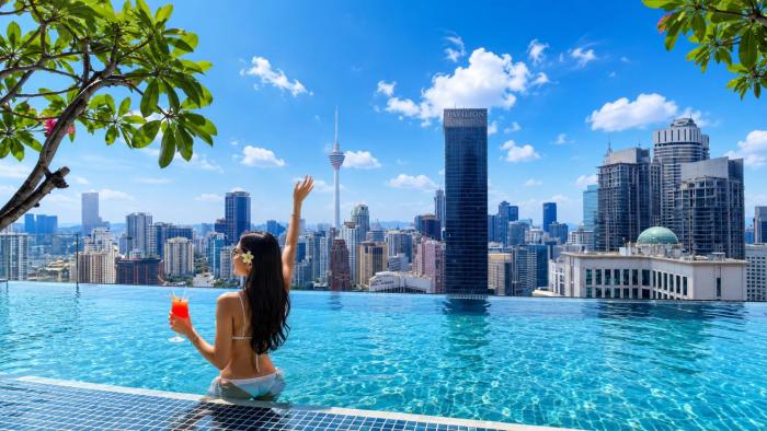 Infinity Pool Axon Residence near by Orion Hotel