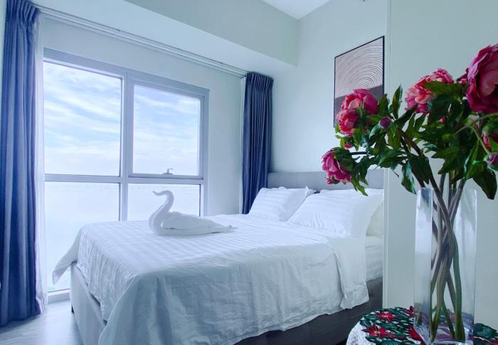 Luxurious 3 bedrooms HighRise Oceanfront Near Manila Airport Okada Solaire Casino MOA with Parking