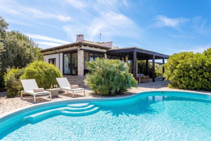 Villa Malaya con 2 piscine per 18 persone