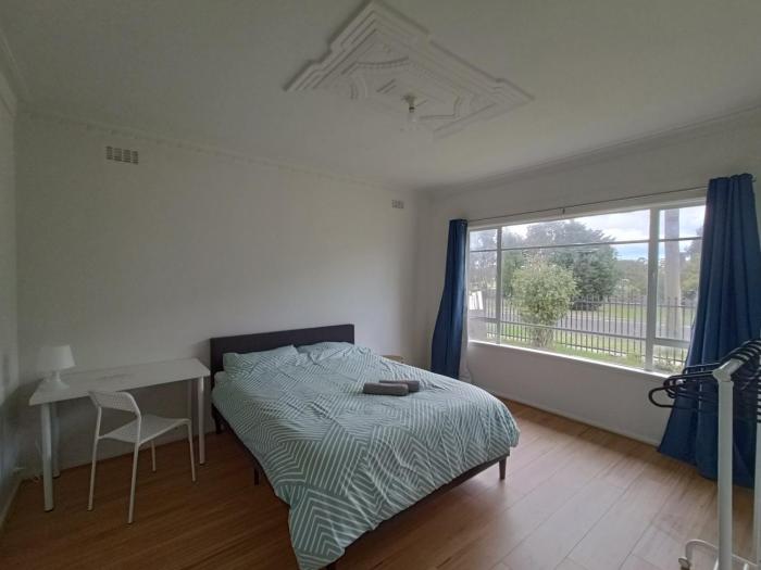 Spacious Queen Room in Newly Renovated Home - SA1