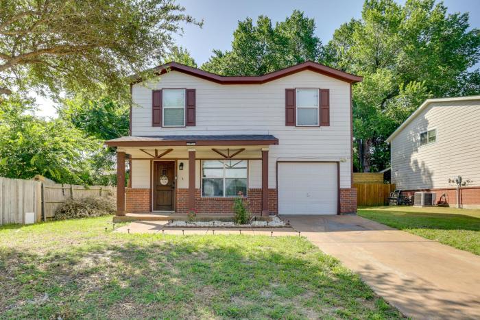 Pets Welcome! Wilmer Haven w Private Yard & Patio