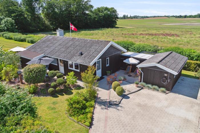 Beautiful Summer House For 8 People And 2 Dogs