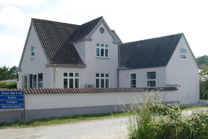 Holiday Home For Up To 12 Pople With Sea View