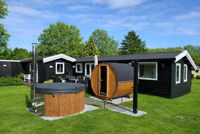 Cozy Holiday Home With Sauna And Hot Tub