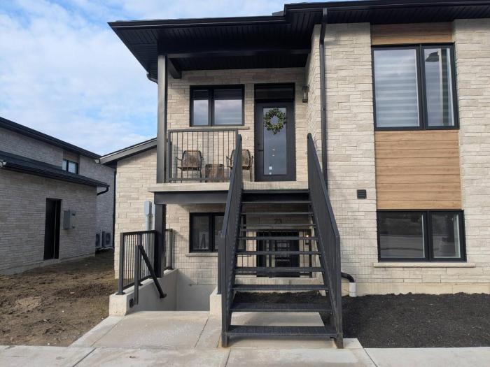 Quiet 2BR Condo Near Hospital and Wi-Fi