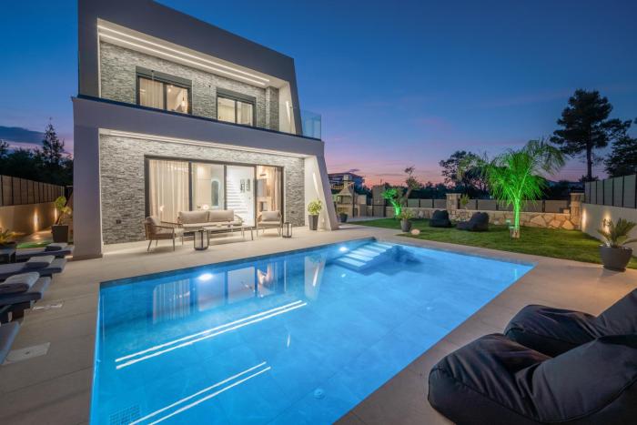 SunWhite Villas - Private Pool & Cozy Atmosphere, by ZanteWize