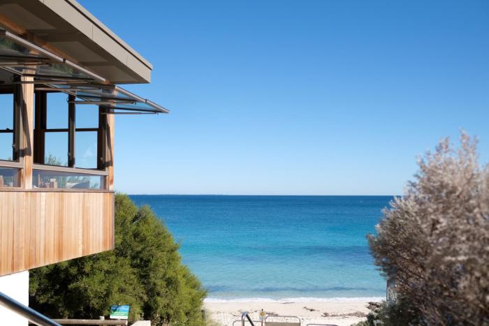 Rics Deux - ocean-front, 3 bedroom, beach villa