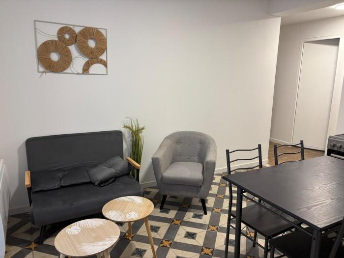 Downtown Annonay 2-Bedroom Apartment