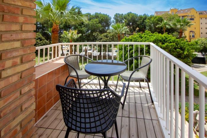 141-Fully Renovated, Shared Pools & Garden