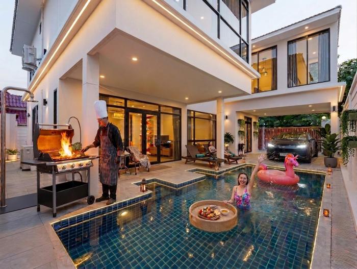 Villa Amarin - Huge 7 BR private pool house in pattaya central next to walking street
