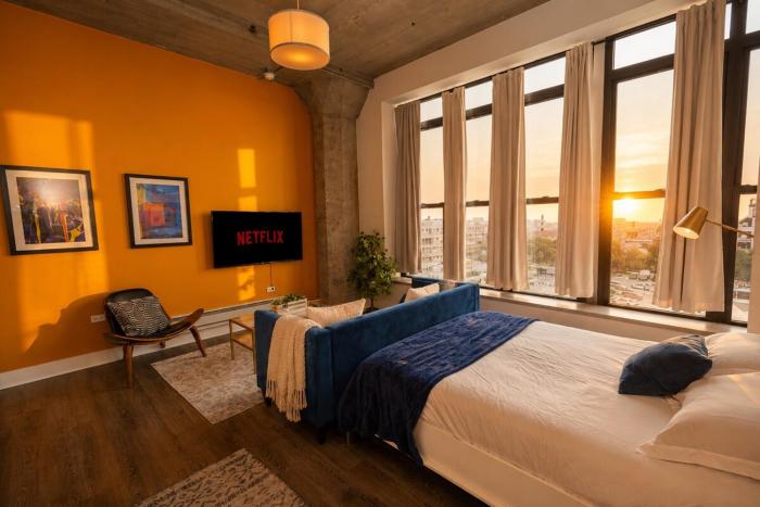 Luxury Studio Apartment with Optional Parking and Gym Access Near McCormick Place, Chinatown and Soldier Field