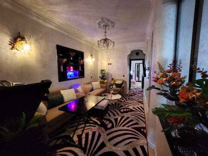 Apartment or Rooms for couples and single people in luxurious apartment