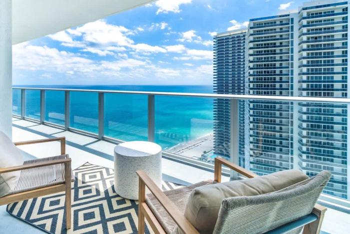 Luxury 1BR Ocean View by The Beach on Lyfe - Hyde