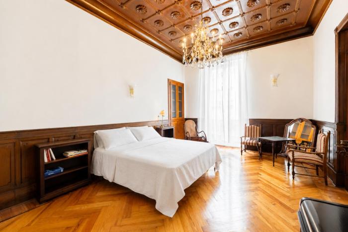 Grand Palace Suites