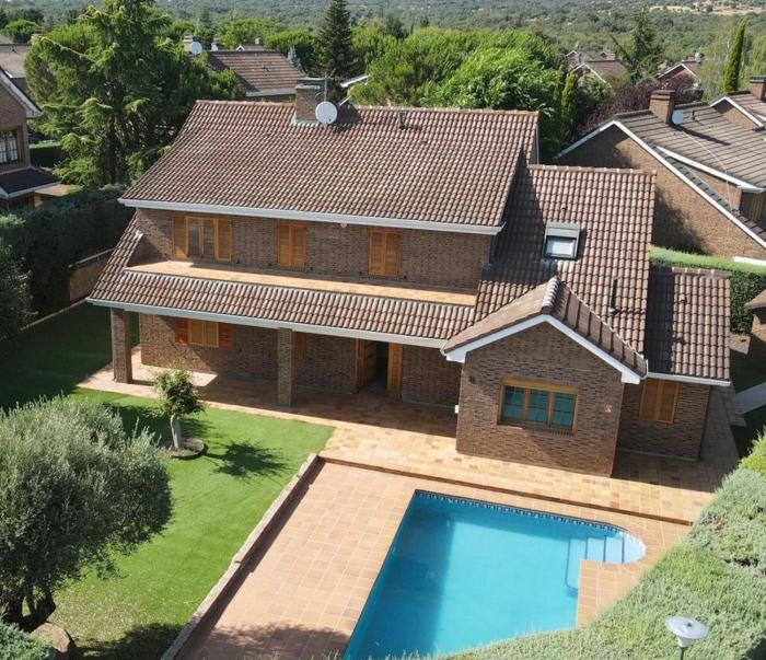 Chalet privado con Piscina y vistas a la Sierra de Madrid