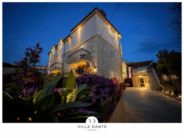 Villa Dante with swimming pool