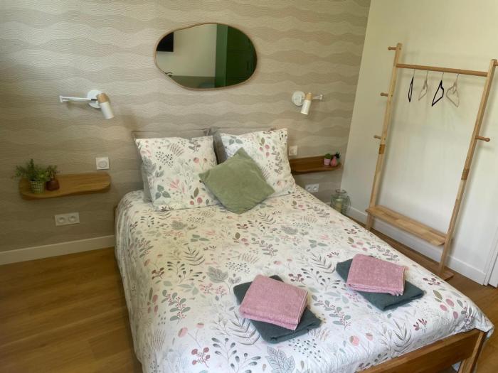 Chambre cosy dans dépendance avec abri vélos