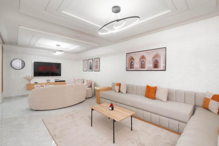 Stylish apartment with pool & comfort in an excellent location