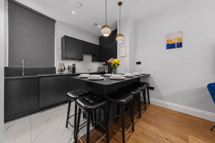 Prime Central London Stay, modern Apartments with AC