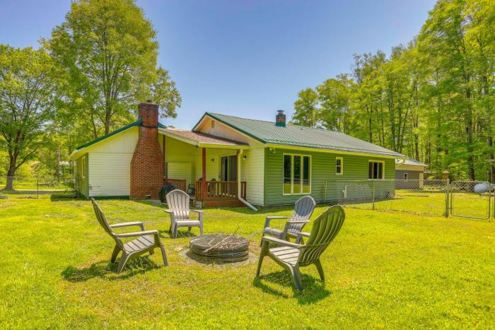 Woodsy Home Near Cassadaga Lakes: Pets Welcome!
