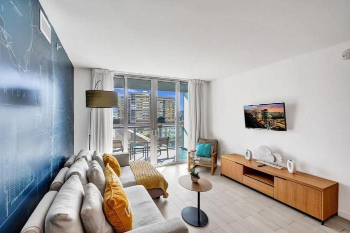Waterfront Modern 1 BDR in Resort Beach Pool 607