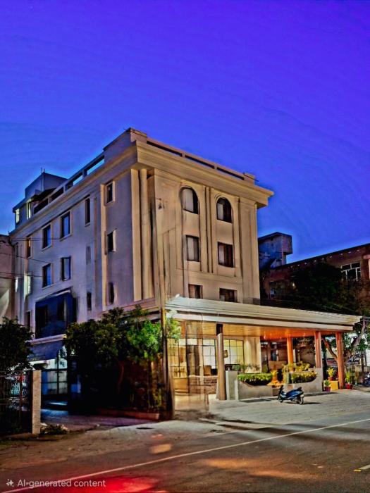 Hotel The Marque Mathura