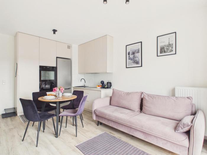 Metro Szwedzka Apartment AC & Parking by Solarento